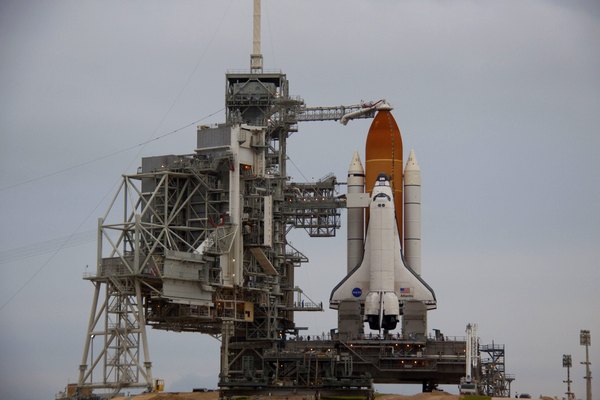 Technici začali v pátek ráno plnit nádrže raketoplánu Atlantis před jeho posledním startem.