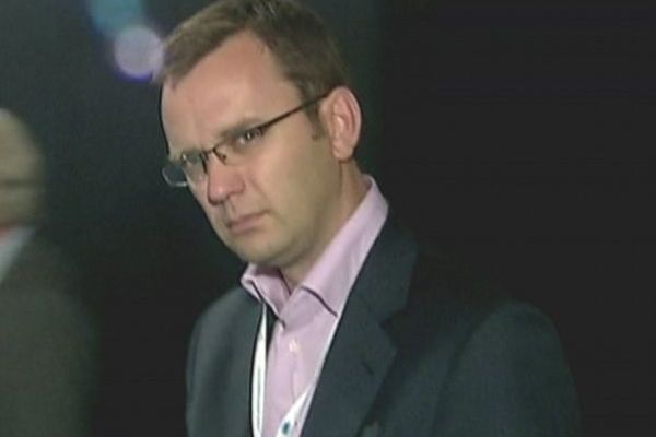 Bývalý mluvčí Andy Coulson.