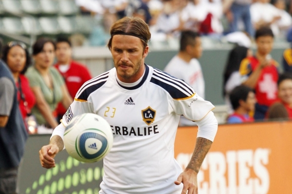 David Beckham opět kouzlil s míčem.