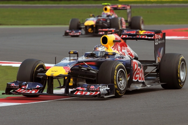 Webber v posledním kole málem sestřelil Vettela.
