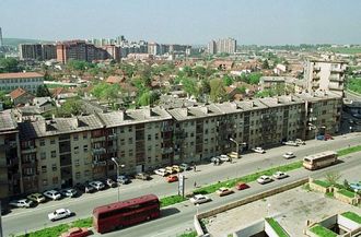 Ulice Vítův den (Vidovdan). To bylo Kosovo ještě součástí Jugoslávie (1989).
