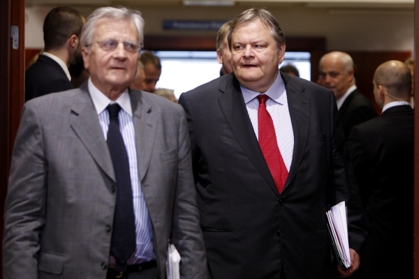 Prezident Evropské centrální banky (vlevo) a řecký ministr financí (vpravo). Prezident Evropské centrální banky (vlevo) a řecký ministr financí (vpravo).