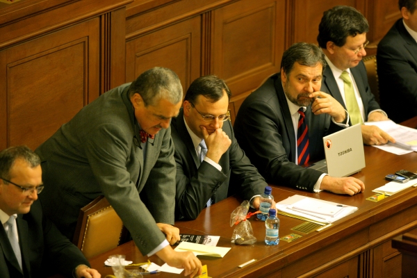 Poslanci podpořili novelu zákoníku práce. Poslanci podpořili novelu zákoníku práce.