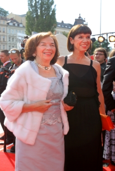 Livia Klausová (vlevo) na festivalu v Karlových Varech.