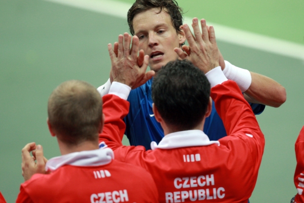 Tomáš Berdych a spol. budou o Světovou skupinu Davis Cupu bojovat v baráži s Rumunskem. Tomáš Berdych a spol. budou o Světovou skupinu Davis Cupu bojovat v baráži s Rumunskem.