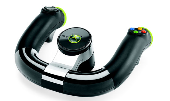 Bezdrátový volant ke konzoli Xbox 360.