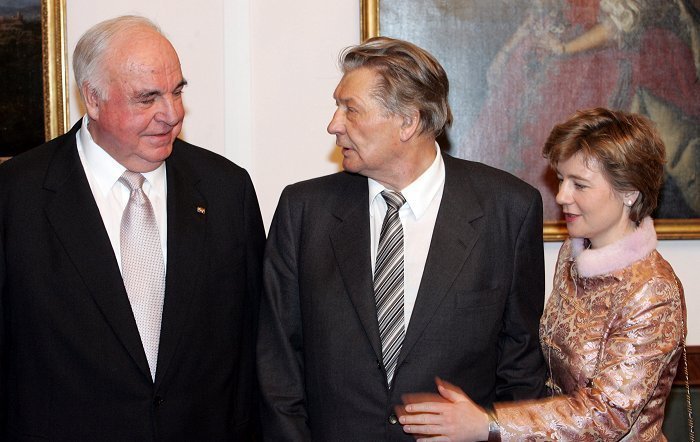 Leo Kirch s bývalým spolkovým kancléřem Helmutem Kohlem. Leo Kirch s bývalým spolkovým kancléřem Helmutem Kohlem.