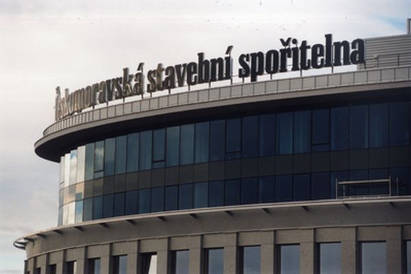Jediné Českomoravské stavební spořitelně počet smluv neklesl.