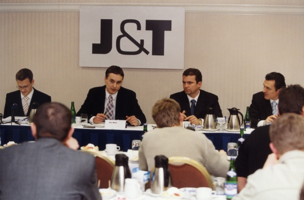 J&T se chystá prodat satelitní televizi Skylink. Utrží přes miliardu.
