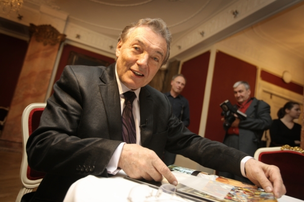 Karel Gott byl nadšený z dárku svých dcer.