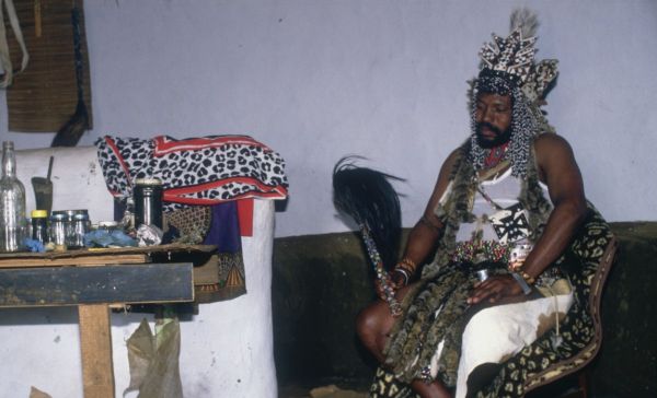 Sangoma čili šaman léčí skrz kontakt s předky (ilustrační foto). Sangoma čili šaman léčí skrz kontakt s předky (ilustrační foto).