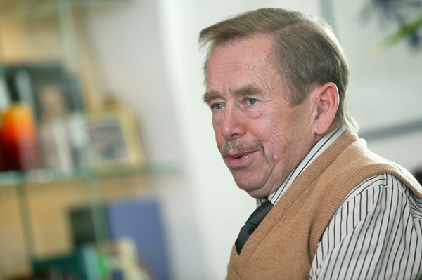 Václav Havel se po zánětu dýchacích cest zotavuje pomalu. Václav Havel se po zánětu dýchacích cest zotavuje pomalu.