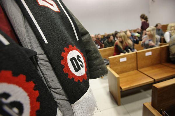 Vloni v únoru Nejvyšší správní soud v Brně Dělnickou stranu kvůli možnému ohrožení demokracie rozpustil.