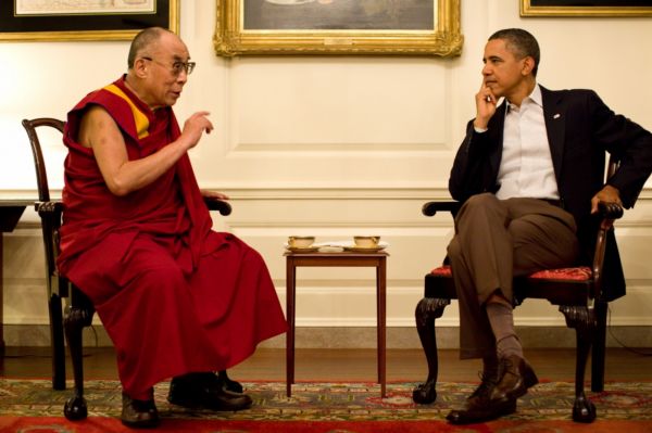 Prezident Obama se setkal s dalajlamou. Číně se to nelíbí. Prezident Obama se setkal s dalajlamou. Číně se to nelíbí.
