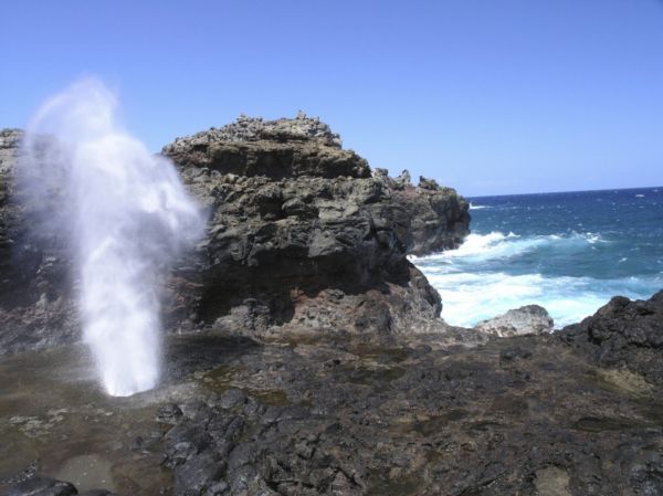 Gejzír Nakalele Point na ostrově Maui. Gejzír Nakalele Point na ostrově Maui.