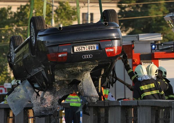 Vůz patřil policejní ochranné službě.