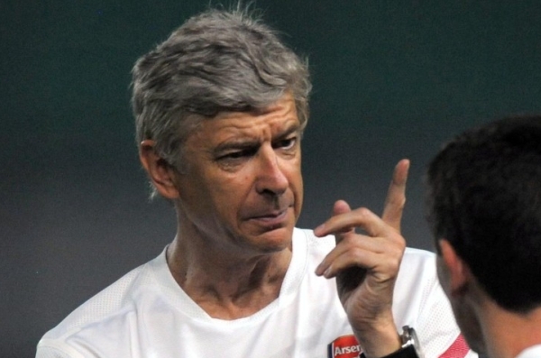 Trenér Arsenalu Arsene Wenger byl pořádně naštvaný. Trenér Arsenalu Arsene Wenger byl pořádně naštvaný.