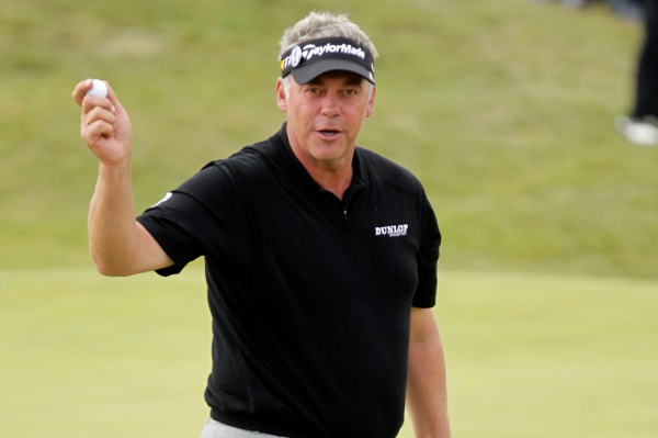 Dvaačtyřicetiletý Darren Clarke ze Severního Irska vyhrál 140. ročník golfového British Open v anglickém Sandwichi.