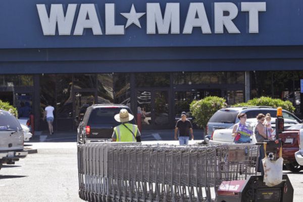 Tržbám světových firem loni opět vévodil Wal-Mart.