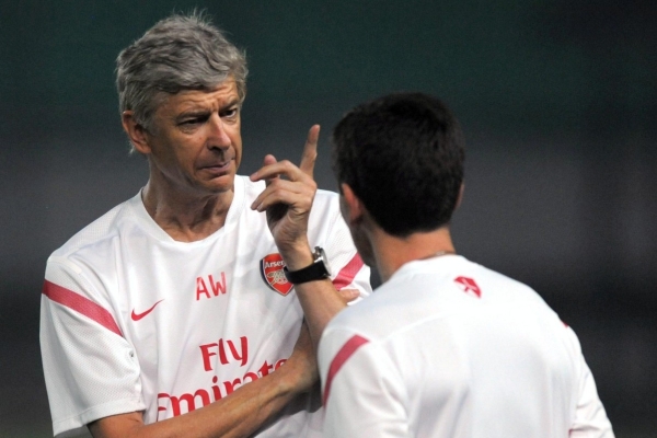 Trenér Arsenalu Arsène Wenger zatím na přestupovém trhu šetřil, ale peněz má prý dost.