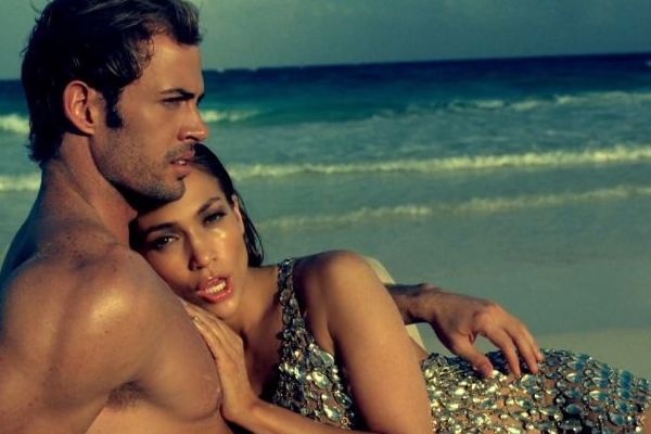 Model William Levy se zpěvačkou Jennifer Lopezovou.