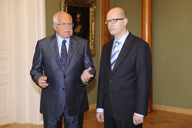 Předseda ČSSD Bohuslav Sobotka na návštěvě u prezidenta Václava Klause.