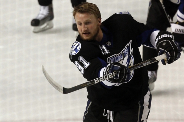 Steven Stamkos bude nadále střílet góly za Tampu Bay.