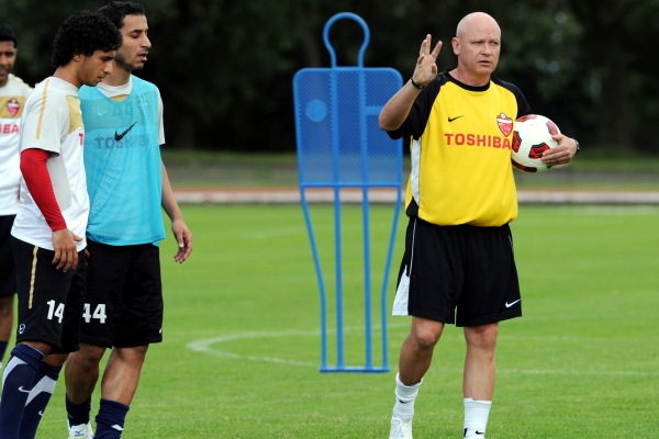 Ivan Hašek (vpravo) na tréninku Al Ahlí, kam se mu vrací jako asistent Luděk Klusáček.