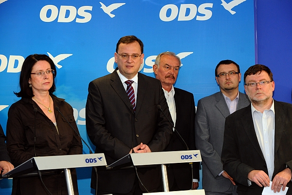 Vedení ODS. Uprostřed premiér a předseda ODS Petr Nečas. Vedení ODS. Uprostřed premiér a předseda ODS Petr Nečas.