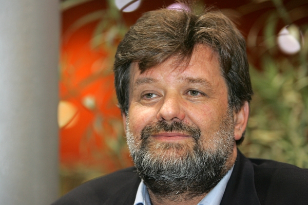 Jan Kubice má vytvořit návrh na pozastavení činnosti KSČM.