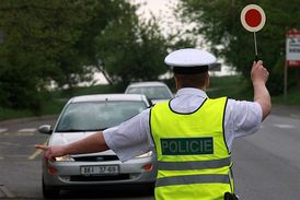 Hned na technickou, bude moci řidiči nařídit policie (ilustrační foto).