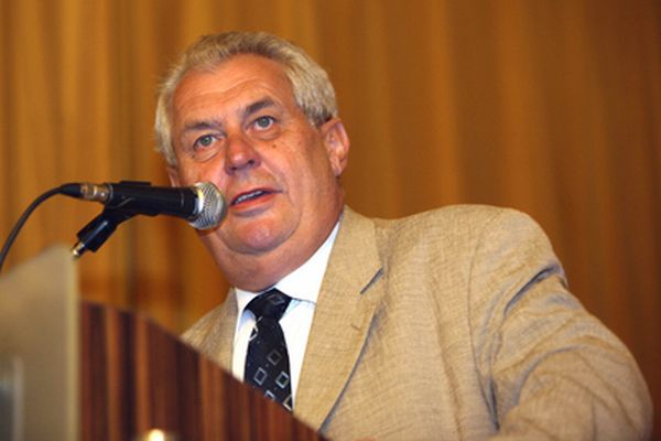 Miloš Zeman byl prvním politikem, který ve své kampani vytáhl téma korupce.