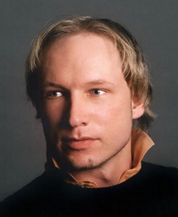 Anders Breivik hodlal sehnat zbraně v Praze.