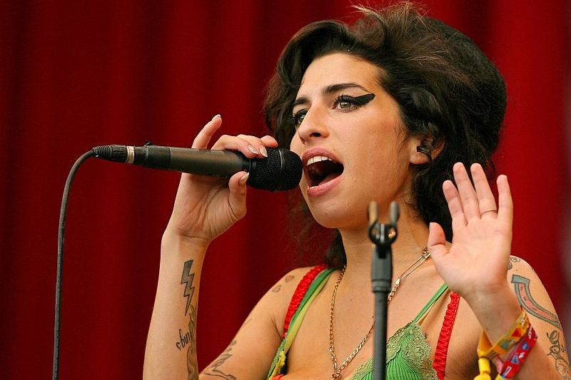 Amy Winehouseová na letošním ročníku největšího rockového festivalu světa v Glastonbury.