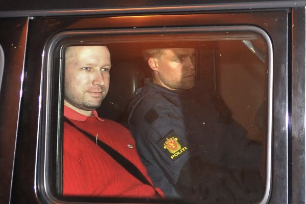 Za terorismus je nejvyšší sazba 21 let, zločiny proti lidskosti se však dají trestat 30 lety ve vězení.