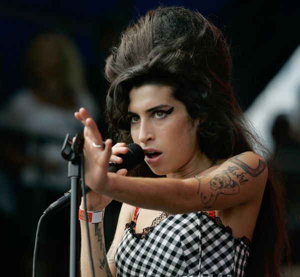 Amy Winehouseová zemřela v sobotu ve věku 27 let. Amy Winehouseová zemřela v sobotu ve věku 27 let.