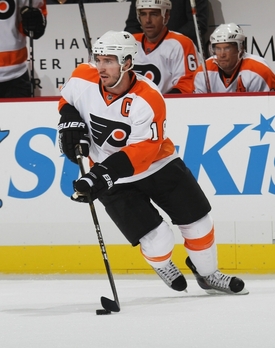 Mike Richards k nelibosti fanoušků tým Flyers opustil.