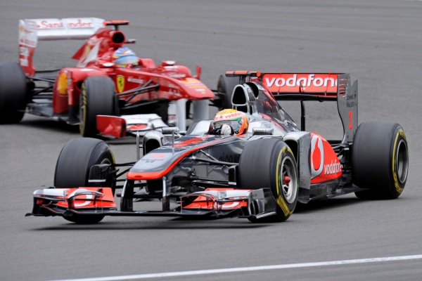 Ferrari a McLaren: dokáží rozjíždějící se týmy zastavit nadvládu Red Bullu?