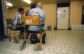 Za hospitalizaci neplatí jen lidé v hmotné nouzi a novorozeňata.