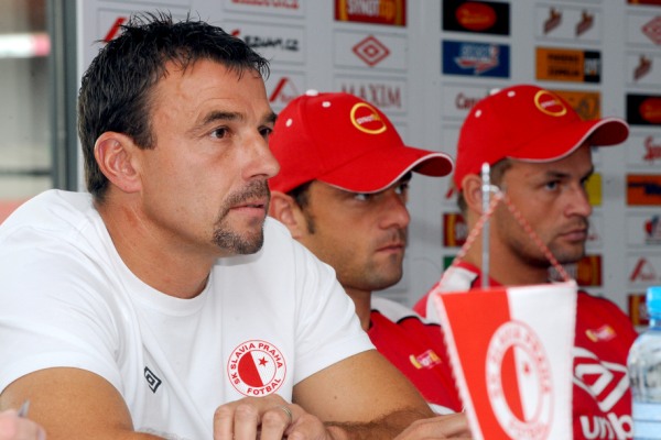Slavia tlumí ambice.