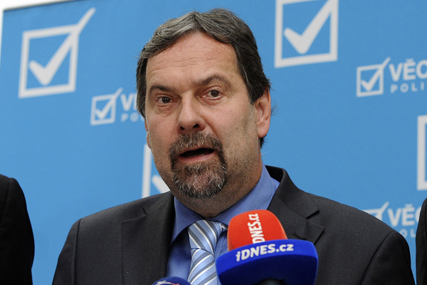 Radek John na odměnách nešetřil. Radek John na odměnách nešetřil.