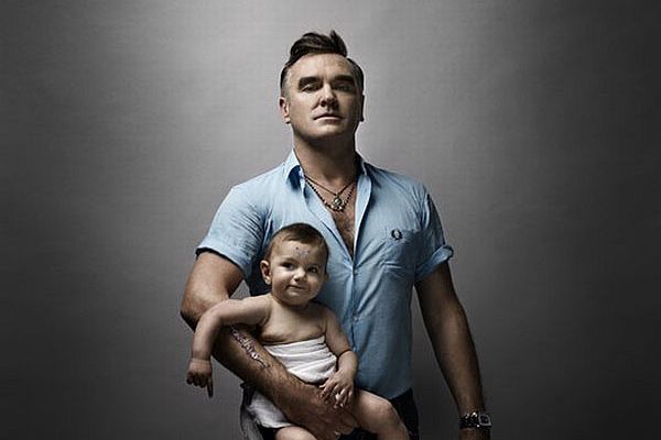 Morrissey na obale svého alba Years of Refusal Reviewed John Doran. Morrissey na obale svého alba Years of Refusal Reviewed John Doran.