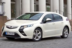 Opel Ampera, elektromobil s dojezdem až 500 km, přijde na český trh příští rok.