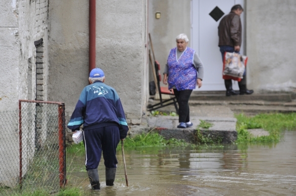 Hladiny řek na severu Čech postupně opadávají.