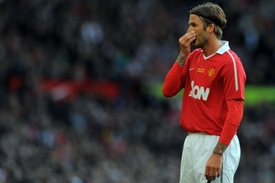 Beckham oblékl opět dres Manchesteru při rozlučkovém utkání jeho spoluhráče Garryho Nevilla.