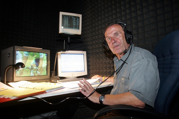 Zemřel sportovní komentátor Robert Bakalář. Zemřel sportovní komentátor Robert Bakalář.