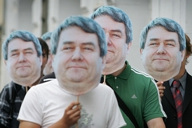 Protestní průvod proti KSČM a ČSSD před volbami na konci léta roku 2009.