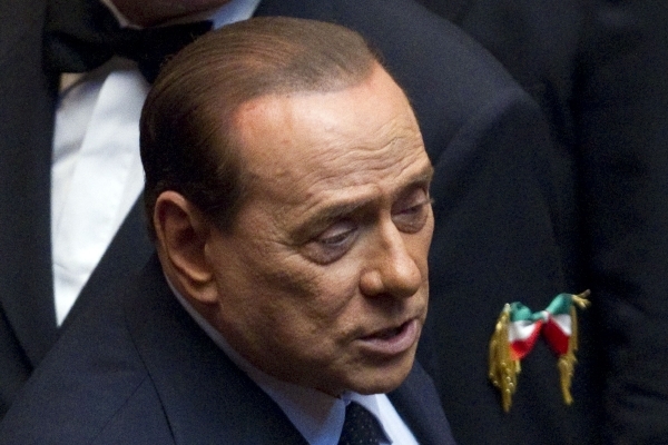 Berlusconi uklidňoval veřejnost i politiky před finančními problémy. Berlusconi uklidňoval veřejnost i politiky před finančními problémy.