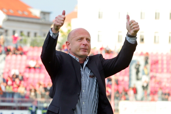 Trenér Karel Jarolím chce prý zůstat ve Slovanu Bratislava.
