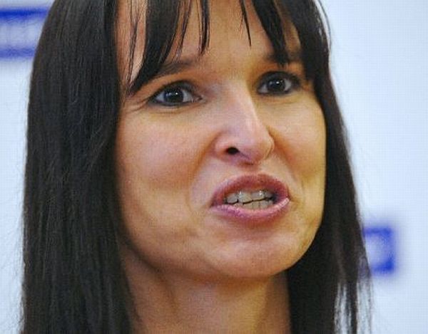 Simona Monyová. Simona Monyová.